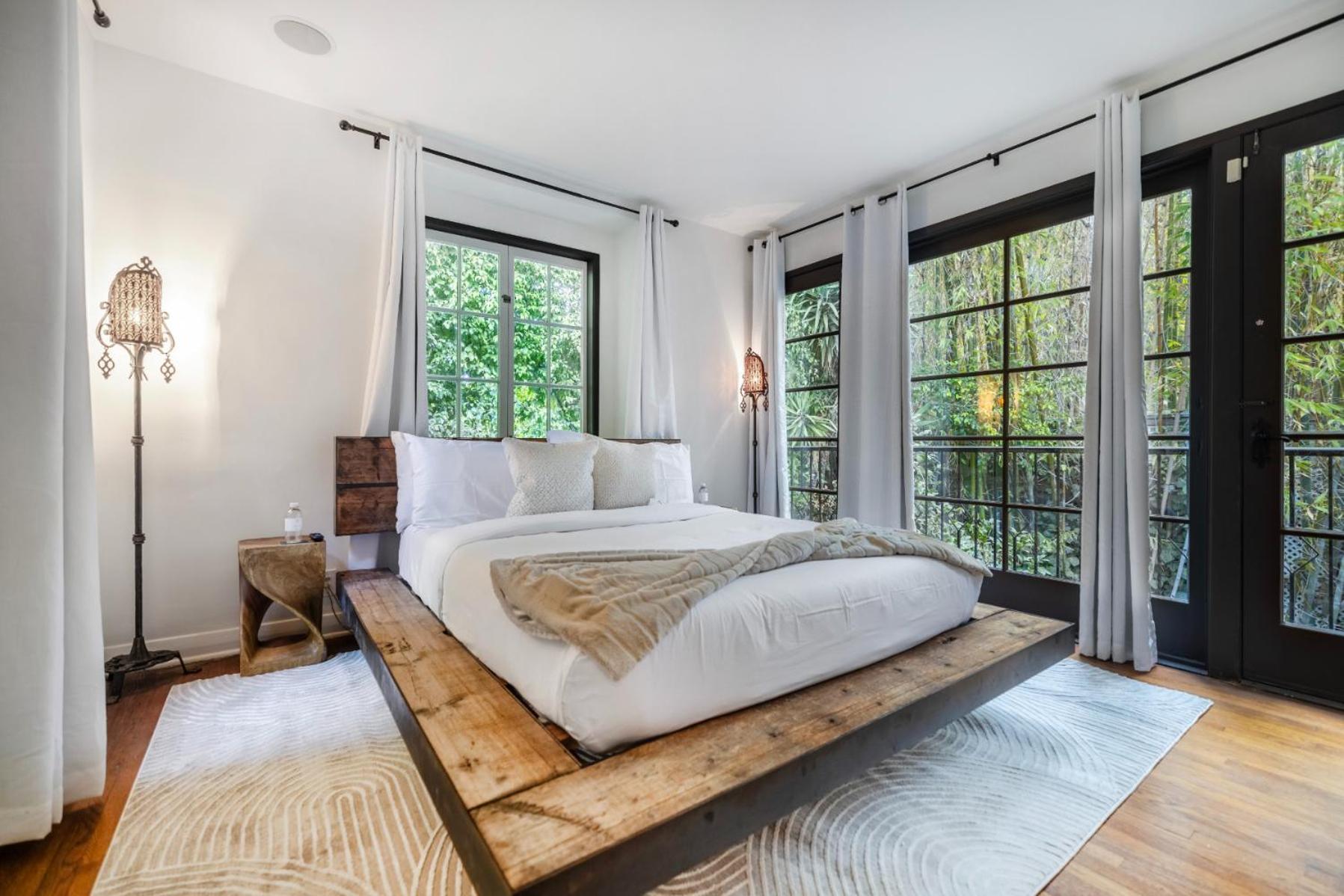 Sunset Vale Apartment *